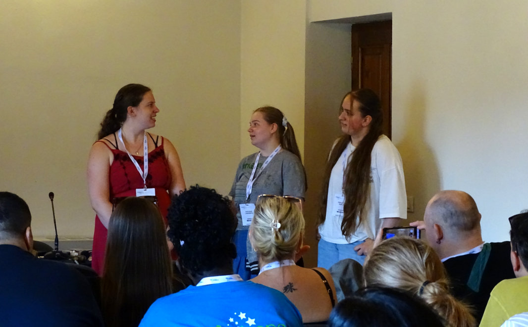 Tabea Mann with 2 students